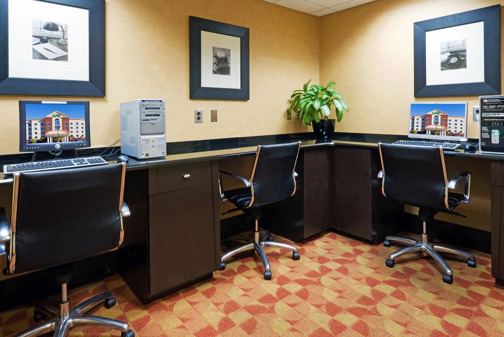 Holiday Inn Express Hotel & Suites Columbia-Fort Jackson By Ihg Εξωτερικό φωτογραφία