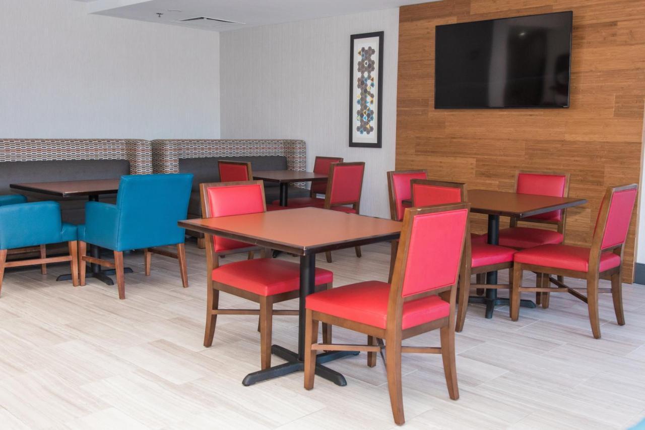 Holiday Inn Express Hotel & Suites Columbia-Fort Jackson By Ihg Εξωτερικό φωτογραφία