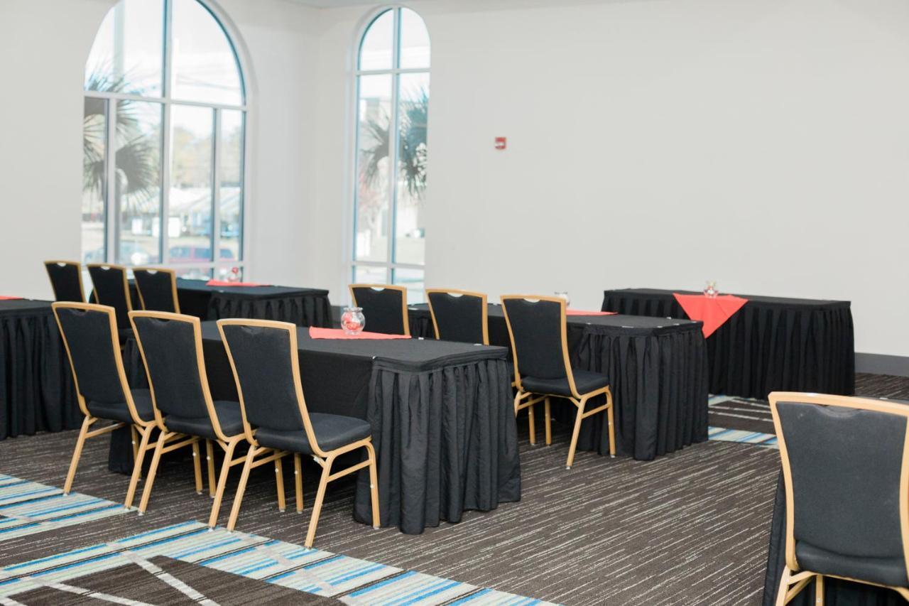 Holiday Inn Express Hotel & Suites Columbia-Fort Jackson By Ihg Εξωτερικό φωτογραφία